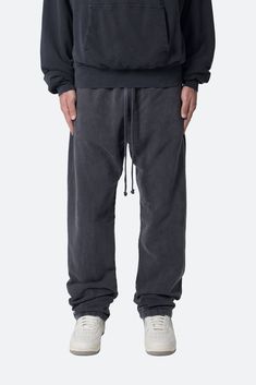 the Relaxed Every Day Sweatpants are designed with a relaxed fit throughout, featuring an elasticized self waist, tonal cotton drawstrings, standard hem at the leg opening, and finished in both a vintage washed and brushed fleece fabric. details relaxed fit 100% cotton, 360 gsm model is 6’1, 140 lbs and wears a size medium Pants Casual, Pro Club Sweat Pants, Sweats Men, Vintage Sweatpants, Cuffed Sweatpants Outfit, Baggy Sweatpants Outfit Men, Mens Sweatpants Style, Men’s Sweatpants, Men Sweatpants