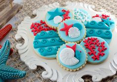 cupcakes are arranged in the shape of a christmas tree on a doily