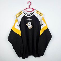 🚨 follow us on instagram @bestclassicvintage 🚨 Beautiful vintage Adidas sweater from the 90s. New with tags and original bag!! Size approximately men's L Pit to pit: 62cm Back length: 72 cm Adidas Tshirt, Adidas Retro, Adidas Sweater, Fire Fits, Streetwear Men Outfits, Original Bags, Gentleman Style, Vintage Adidas