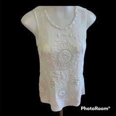 New With Tags Romeo & Juliet Couture Sz Xs Sleeveless Beaded Top Great With Casual & Dressy Outfits Rtl $118 Ms Fitted Sleeveless Sequins Blouse, Glamorous Embellished Sleeveless Blouse, Glamorous Embellished Sleeveless Top, Fitted Sleeveless Blouse With Sequins, Fitted Beaded Tops For Spring, Elegant Embellished Summer Top, Sleeveless Beaded Tops For Wedding, Chic Summer Tank Top For Wedding, Chic Summer Wedding Tank Top