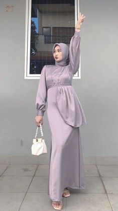 #Ootdhijab, #ootdkekinian, #ootdhangout, #ootdremaja #aestheticfashionOotd hijab, ootd kekinian, ootd hangout, ootd remaja aesthetic fashion Dress Perpisahan Sekolah, Braidsmaid Hijab Style, Model Dress Kebaya, Braidsmaid Dresses, Fashion Design Books, Dress Pesta, Hijab Wedding, Lace Dress Design, Muslim Fashion Hijab Outfits