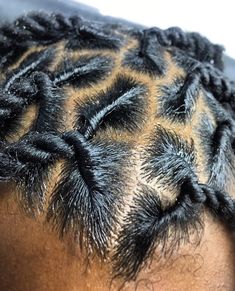 Stop using oil to add moisture to your locs— this is completely wrong! I'm sharing with you 7 effective ways to moisturize dry locs and keep them healthy and hydrated. Dread Hairstyles For Men, Boy Braids Hairstyles, Dreadlock Hairstyles For Men, Short Locs Hairstyles, Dreadlock Styles, Dreads Styles, Hair Twist Styles, Mens Braids Hairstyles