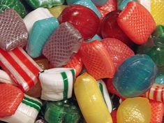 there are many different colored candies in the bowl