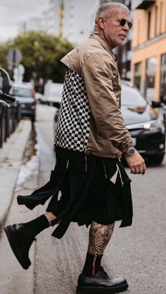 Alt Clothes Men, Misunderstood Outfit, Gender Nonconforming Fashion, Dark Gothic Fashion, Boho Men Style, Nick Wooster