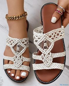 OrcaJump - Handcrafted Bohemian Slippers: Stylish Braided Beach Sandals Boho Sandals Bohemian, Diy Sandals, Bohemian Sandals, Bohemian Braids, Boho Sandals, Woven Sandals, Slippers Pattern, Crochet Summer, Chic Type