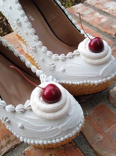 Custom Cake Wedges Cake Shoes Cake Heels - Etsy Brazil Wedding Shoes With Sculpted Heel And Round Toe, Cake Shoes, Shoes Cake, Custom Heels, Decorate A Cake, Funny Shoes, Shoe Cake, Womens Costume, Cake Dress