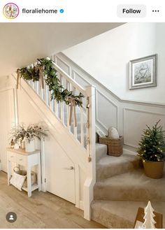 the stairs are decorated with christmas garlands