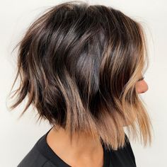 Short Bob with Sun-Kissed Partial Balayage Partial Balayage, Hair Highlights And Lowlights, Chic Short Hair, Short Dark Hair, Brunette Hair With Highlights, Balayage Hair Dark