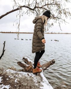 Hiking Boot Outfits Women, Danner Boots Women Outfit, Hiking Boot Outfit, Winter Hiking Outfit Women, Ski Attire, Winter Hiking Outfit, Women Winter Wear, Winter Hiking Boots, Ski Style