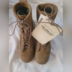 This Coyote Brown Altama Military Boot Is Made With Suede And Nylon And Is New With Tags. The Boot Is Cut In 10 Inch Height And Made For Extreme Climate. Outsole And In Step Drainage Are Present. This Boot Is Made In The Usa And Is Berry Compliant. By Purchasing You Agree To Not Violate Title 10, Section 771 Of The United States Code Prohibits Civilians From Wearing Military Uniforms Or Any Uniform That Is Similar To One, Unless They Are Members Of The Military Or Meet Certain Other Criteria: 1. Army Combat Boots, Boy Scouts Of America, Military Uniforms, Military Boots, Military Uniform, The Military, Marine Corps, 10 Inch, Combat Boots