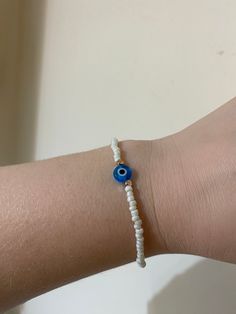 Blue Evil eye with white seed beads and gold spacers Cheap Blue Evil Eye Bracelets, Beaded Bracelets Evil Eye, Beaded Evil Eye Bracelet, Evil Eye Bead Bracelet, Bracelet Ideas String, Light Blue Evil Eye, Evil Eye Beaded Bracelet, Diy Jewelry Rings, Bracelets Easy