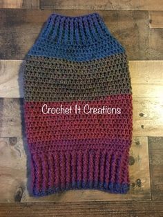 a crocheted dog sweater with the words crochet creations on it