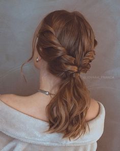 Cute Hair Inspo For Long Hair, Side Of Head Braid Hairstyles, Formal Ponytail Hairstyles Medium Length, Theater Hairstyles, Classy Prom Hair, Simple Prom Hair, Simple Wedding Hairstyles, Peinados Fáciles Para Cabello Corto, Hair Up Styles