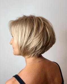 47 Cute Choppy Bob Hairstyles Textured Bobs, Triangle Hair, Messy Bob Hairstyles, Choppy Bob Haircuts, Geometric Hair Clip, Wavy Bob Hairstyles, Choppy Bob Hairstyles, Choppy Bob