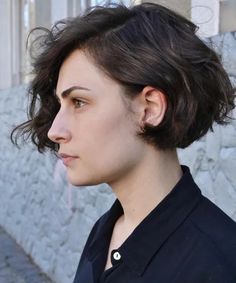 Haircut For Volume, Gender Neutral Haircuts, Graduated Bob Haircut, French Bob With Bangs, Non Binary Haircuts, Sweet Hairstyles, French Bob, Androgynous Look, Haircut Inspiration