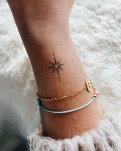 Small minimalist star tattoo cute tattoo Small Star Tattoo, Tattoo Ideas For Men Hand, Small Minimalist Tattoo, Arm Tattoo For Women, Classy Tattoo, Tattoo Klein, Tattoo Spine, Monster Tattoo