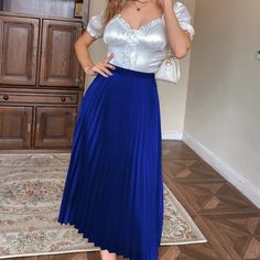 Satin Outfit, Pleated Fashion, Elegantes Outfit Frau, Skirts Outfits, Preppy Prom, Rok Plisket, High Waisted Pleated Skirt, Business Formal Dress, Women Bottoms