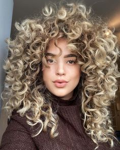 Best Haircuts For Long Hair, Curtain Bangs Wispy, Long Layers Face Framing, Curly Hair Color Ideas, Layers Face Framing, Curly Hair Color, Diy Haircare, Curly Hair Beauty, Hairstyle Curly