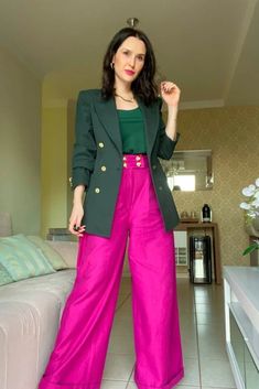 60+ Fuchsia Outfit Ideas to Inspire Your Next Look Magenta Outfits, Outfit Ideas Yellow, Pink Trousers Outfit, Green Trousers Outfit, Fuchsia Outfit, Outfit Ideas Trendy, Cute Office Outfits, Diy Fashion Scarf, Look Office