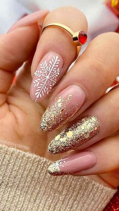 15 Christmas Nails Trendy Styles – Get Ready to Dazzle! 💅 Get ready to shine this holiday season with these Christmas Nails Trendy styles that everyone is raving about! From classic Christmas Nails Acrylic to stunning Christmas Gel Nails, there\'s a look for every occasion. 🎅✨ Looking for festive December Nails or sleek Winter Nails Acrylic? We\'ve got you covered. Embrace the holiday spirit with Xmas Nails and creative Christmas Nail Designs that will take Her Nails to the next level. Try Re... Nail Noel, Snowflake Nail Design, Nail Art Noel, Manicure Colors, Holiday Nail Designs, Christmas Gel Nails, Sweater Nails, Pink Nail Art