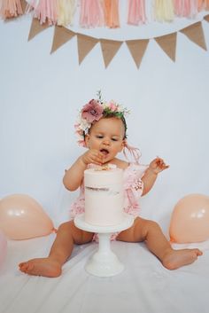 Diy 1 Year Photo Shoot At Home, At Home Cake Smash Photoshoot, At Home 1st Birthday Photoshoot, Diy Cake Smash Backdrop, Diy Smash Cake Photoshoot, Diy 1st Birthday Photo Shoot, Cake Smash At Home, Diy First Birthday Photoshoot