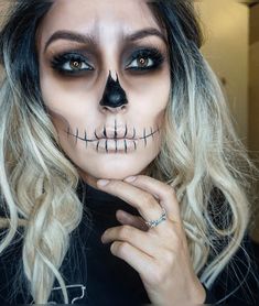 Half Skeleton Face, Makijaż Sugar Skull, Skeleton Face Makeup, Makeup Karakter, Fantasy Make-up