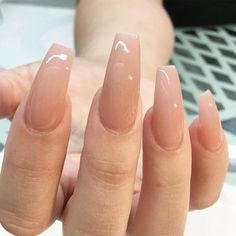 ongles cercueil longs vernis en coleur nude discrète #nails #art Clear Nail, Coffin Nails Designs, Best Acrylic Nails, Long Acrylic Nails, Gorgeous Nails