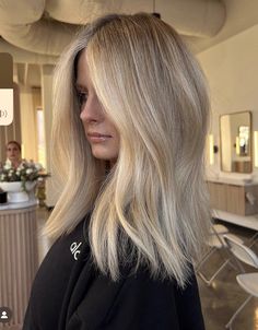 Cool Tone Natural Blonde, Outfit For Hair Appointment, Medium Blonde Haircuts, Blonde Hair Formula, Mid Length Blonde Hair, Neutral Blonde, Light Blonde Hair