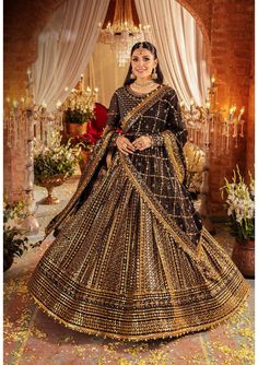 Classic Black Gold Embroidered Pakistani Wedding Dress Pishwas Bridal Choli, Lehenga For Wedding, Velvet Dupatta, Ethnic Saree, Heart Shaped Candles, Shaped Candles, Chandni Chowk, Velvet Lehenga, Lehenga Choli Designs