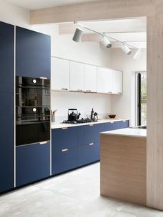 Navy Blue Kitchen Cabinets - Go Ahead And Add These To Your List Navy Blue White Kitchen, Navy Grey Kitchen, Navy Blue Kitchen Cabinets Modern, Blue White Kitchen Cabinets, Kitchen Ideas Navy Blue, Navy Kitchen Design, Navy Blue And White Kitchen, Blue Modern Kitchen, Navy Kitchens