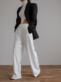 Cozy cotton sweat trousers with wide leg and no ankle cuff. Model is in MINUSEY ONE SIZE. ✔️ Free worldwide express shipping over $100✔️ Loved by 6,500+ customers✔️ Limited edition collections, maximum style⠀⠀⠀⠀⠀⠀⠀⠀⠀Stay ahead of the trend with can’t-find-anywhere-else staples. Your closet will thank you 💕* MINUSEY ONE SIZE = EU 34-38, US 2-6* 75% Cotton / 25% Polyester* Dry clean* Made in Korea - Model Height: 172cm/5'7" (US2, EU34) Trendy Wide Leg Sweatpants For Everyday, Chic Cotton Sweatpants, High-waisted Sweatpants For Everyday Wear, Streetwear Wide-leg Sweatpants With Elastic Cuffs, Chic Cotton Ankle-length Sweatpants, Chic Ankle-length Cotton Sweatpants, White Everyday Sweatpants, Straight Leg Sweatpants Outfit, Clothes Haul