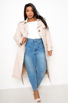 buxom couture curvy women plus size classic trench coat premium quality beige Trench Coat Beige, Plus Size Fashion Tips, Curvy Fashionista, Clothing Staples, Coat Outfit, Spring Coat, Classic Trench Coat, Plus Size Brands, Plus Size Coats