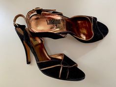 Size 5.5 I.Magnin brand. Made in Italy. Black Suede with copper/gold trim. Minor scuff to back heel - see photos. Look unworn. 1970s Hollywood disco glamour. Disco Heels, Disco Glamour, Disco 80, 1970s Hollywood, Diane Freis, Vintage Japanese Kimono, Womens Pumps, Corduroy Dress, Tropical Print