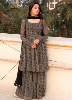 Summer/fall Outfits, Long Kurti Designs, Pakistani Fashion Party Wear, Long Dress Design, Modest Dresses Casual, Dresses 2023