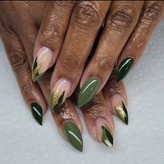 Army Green And Brown Nails, Olive Green Birthday Nails, Olive Green Manicure Ideas, Olive Green And Burgundy Nails, Olive Green Christmas Nails, Olive Color Nails, Khaki Nail Designs, Olive Nail Art, Hunter Green Nails Design