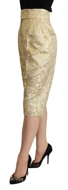 DOLCE & GABBANA Gorgeous brand new with tags, 100% Authentic Dolce & Gabbana high waisted cropped pants with floral brocade pattern. Model: Cropped pants Fit: Regular Colour: Beige Zipper and button closure Logo details Made in Italy Material: 80% Polyester 11% Nylon 9% P2 Beige Hose, High Waisted Cropped Pants, Brocade Pattern, Cropped Pants Women, Polyester Jacket, Pants Fit, Sneaker Jewelry, Colour Beige, Dolce E Gabbana