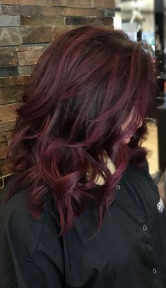 Dark Red Hair Dye, Pelo Color Borgoña, Pelo Color Vino, Dark Red Hair Color, Wine Red Hair, Hair Color Burgundy, Dark Red Hair