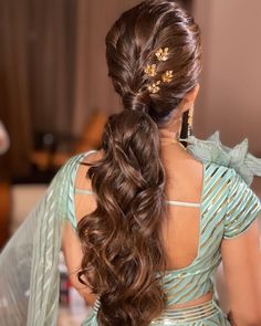 Braided Hairstyles Indian, Low Pony Hairstyles, Messy Braided Hairstyles, Messy Ponytail Hairstyles, Simple Bridal Hairstyle, Hairstyles For Gowns, Stylish Ponytail