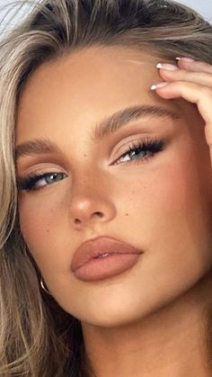 Prom Mackup Look, Dramatic Eye Makeup For Green Eyes, Classy Makeup Blue Eyes, Birthday Makeup Looks Natural Smokey Eye, Hoco Makeup For Green Eyes, Winter Ball Makeup Ideas, Makeup Inspo For Hoco, Semiprom Makeup, Hoco Court Makeup