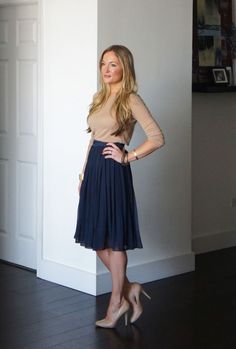 22 Stylish Outfit Ideas For A Professional Lunch | Styleoholic Rock Outfit, Fashion Friday, 가을 패션, Blue Skirt, Professional Outfits, Business Casual Outfits