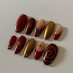 Charm Nails Short, Star Nails Almond, Red Star Nails, Bling Bling Nails, Nails Mirror, Charm Nails, Red And Gold Nails, Nails Bling, Mirror Nails