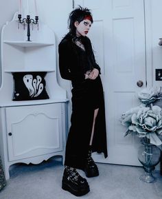 Trad Goth Outfit, Mel Mercer, Punk Girl Fashion, Tomboyish Outfits, Goth Gifts, How To Impress, Trad Goth