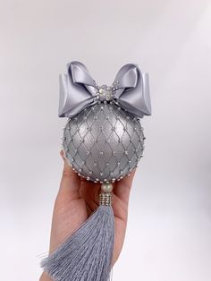 Shiny Silver Christmas ornaments with clear rhinestones in the gift box. Grey Xmas balls with crystals. Silver Christmas bulbs with decor. Diy Satin Christmas Ornaments, Simple Watercolor Painting, Purple Ornaments, Creative Corporate Gifts, Lace Ornaments, Elegant Ornaments, Fancy Christmas Ornaments, Watercolor Painting For Beginners, Silver Christmas Ornaments