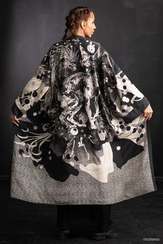 Black Bohemian Robe With Kimono Sleeves, Bohemian Black Robe With Kimono Sleeves, Black Printed Kimono For Festival, Bohemian Oversized Black Kimono, Oversized Black Bohemian Kimono, Black Long Kaftan One Size, Black Printed Kimono With Kimono Sleeves, Black Long Printed Kimono, Long Black Printed Kimono