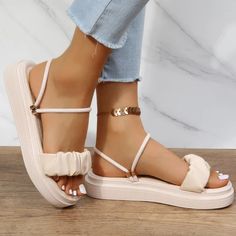 Cute Flats Sandals For Women, Trending Sandals Comfy, Classy Sandals Outfit, Cute Summer Shoes For Women, Cute Shoes Sandals, Daily Wear Footwear For Women, Shoes Summer 2023 Trends, Sports Sandals Women, Cute Women Shoes