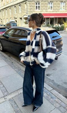 Vogue Aesthetic Outfit, Eccentric Winter Outfits, Elevated Everyday Style, Winter Fit Inspo 2024, Club Outfits Cold Weather, Zip Top Outfit, Navy Blue Winter Outfit, Fall Winter Outfits 2024 2025 Trends, New England Winter Outfit