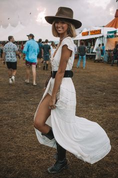 HERE COMES THE SUN – Spell & the Gypsy Collective Sun Spell, Outfit Fiesta, Look Festival, Music Festival Fashion, Music Festival Outfits, Coachella Fashion, Coachella Festival, Here Comes The Sun, Travel Wardrobe