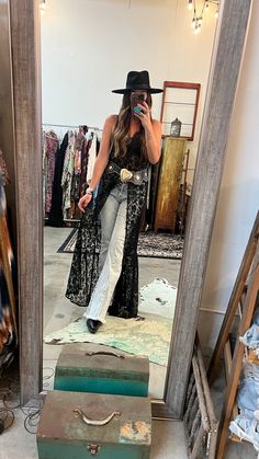 Acid wash vintage inspired stitching high rise flare true to size stretchy Western Gala, Edgy Cowgirl, Nashville Outfit, Semi Formal Attire, Cowgirl Style Outfits, Boho Inspo, Lace Top Dress, Boho Cowgirl, Nashville Outfits