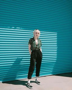 Grunge Office Outfit Summer, Queer Professional Outfits, Queer Style Tomboys, Casual Queer Outfits, Queer Bar Outfit, Queer Spring Outfits, Queer Spring Fashion, Queer Concert Outfit, Queer Aesthetic Outfit