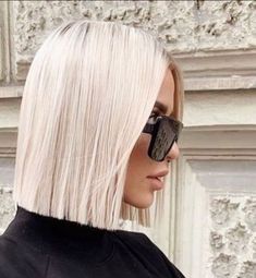 Platinum Bob Hair, Silver Hair Styles, Blue Silver Hair, Platinum Blonde Bob, Purple Shampoo For Blondes, Platinum Blonde Hair Color, Dyed Blonde Hair, Blonde Tones, Blonde Hair Looks